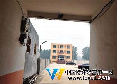 7月3日,東平縣銀山鎮(zhèn)銀悅賓館。去年12月23日,晴晴稱在這里被三名男子強奸。