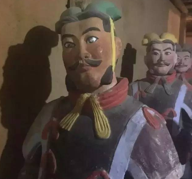 兵馬俑"雙眼皮