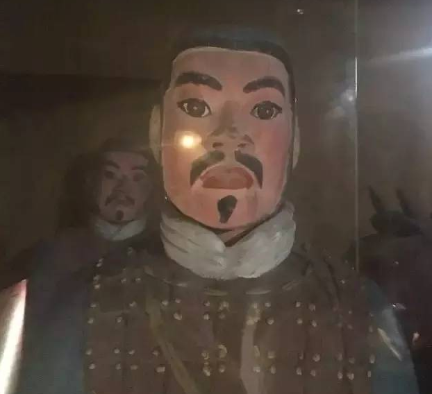 兵馬俑"雙眼皮